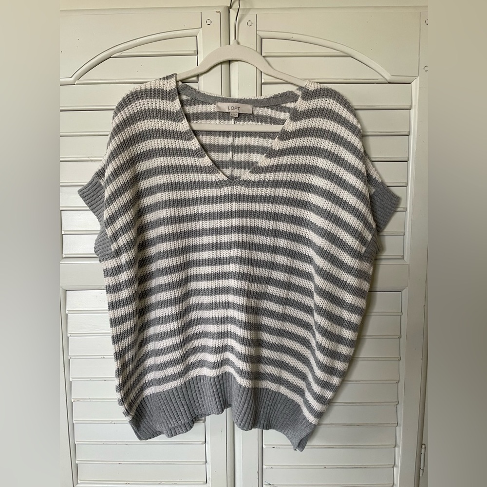 LOFT Gray and White Poncho Sweater Medium